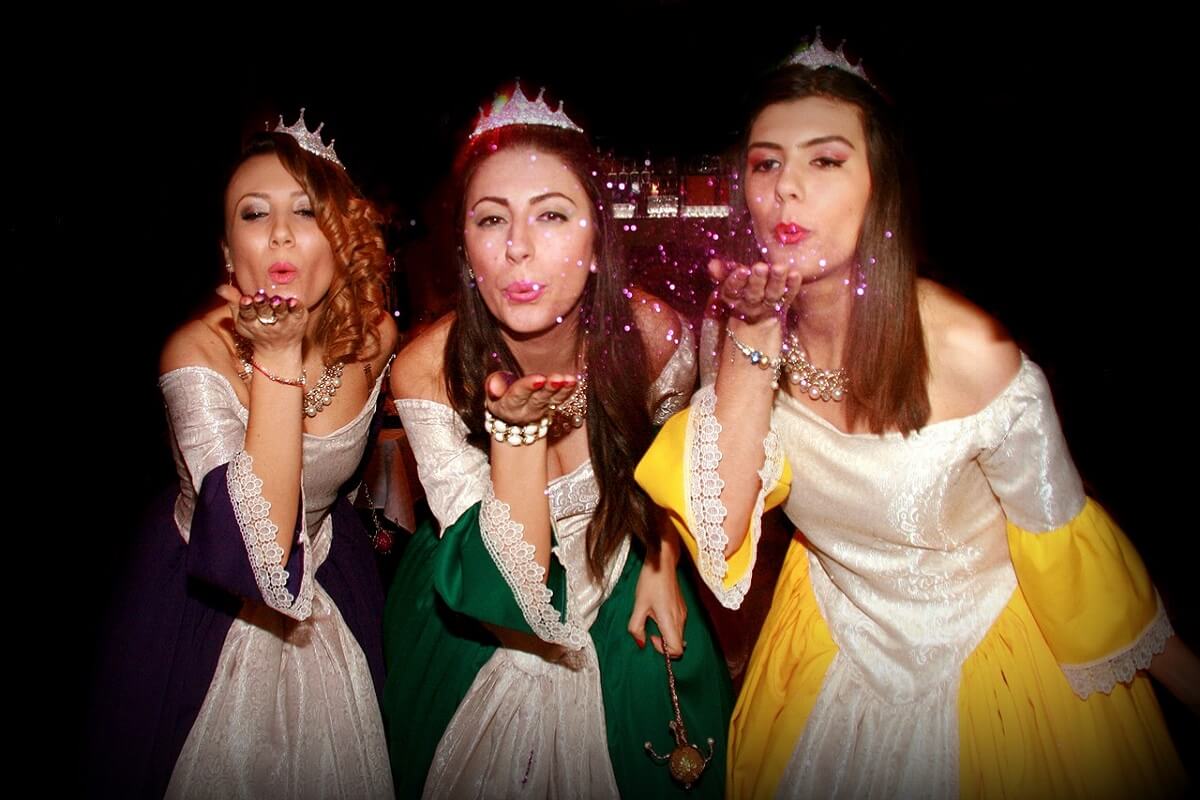 Ursitoarele – Ursitoarele și botezul tradițional românesc - Tulipr.ro