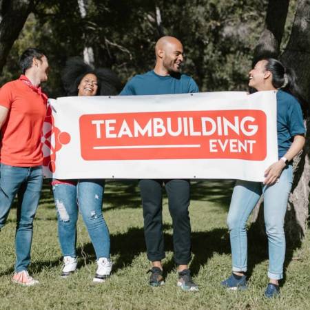 Team building: Alegerea furnizorilor de servicii pentru un eveniment alături de colegi