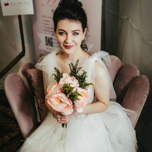 Roxana M Curt Flowers