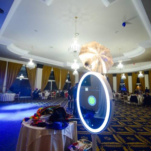 Magic Mirror by Funky Selfies 