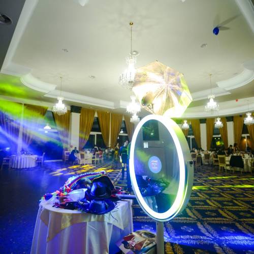 Magic Mirror by Funky Selfies 