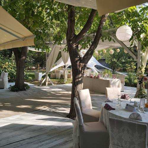  Salon Anastasia Garden