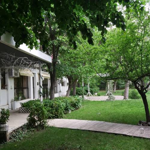  Salon Anastasia Garden