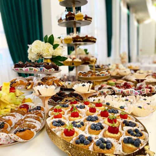 Valentine Cakes Bar