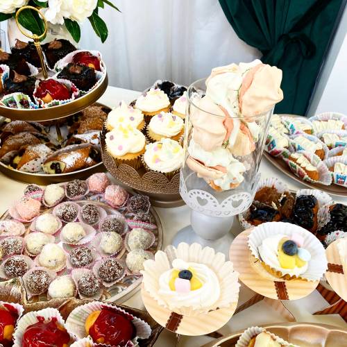 Valentine Cakes Bar