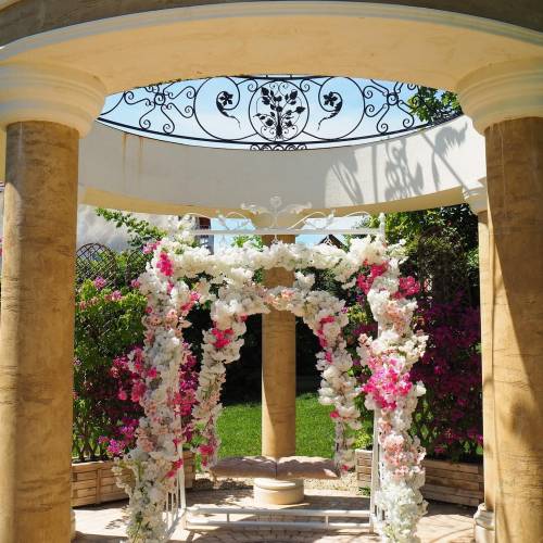 Midnight Moments SRL