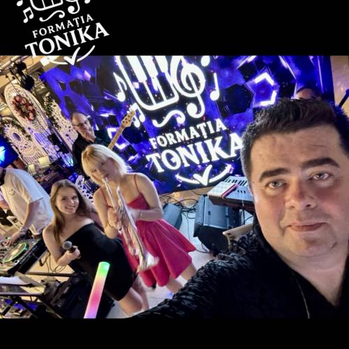 Formația Tonika