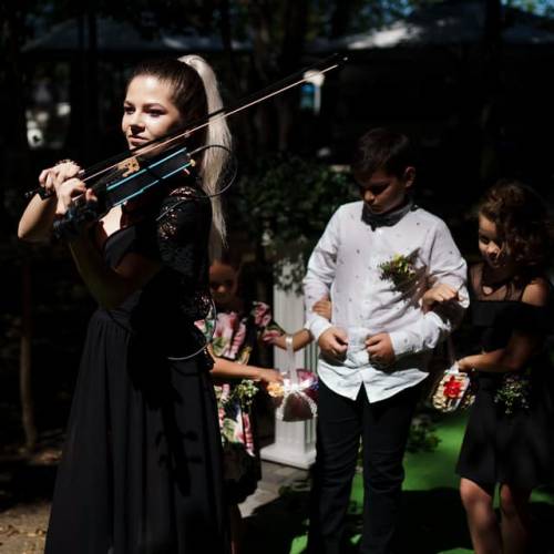 Joylin - The Violin Touch